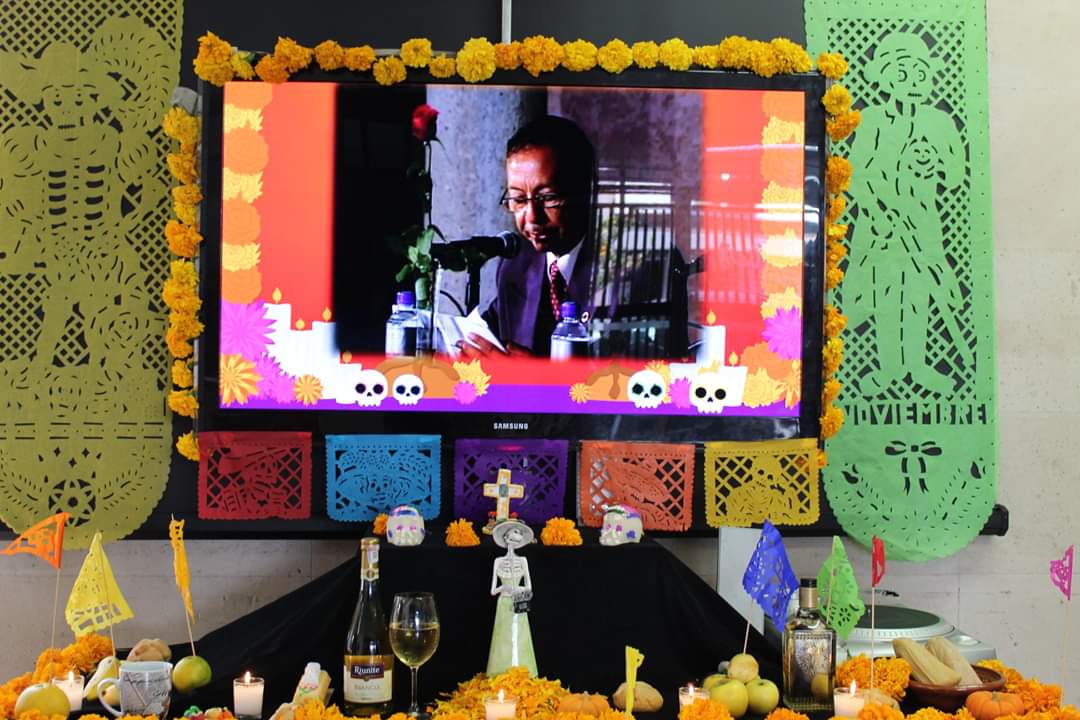 radiotvuaslp's tweet photo. ¡Inaugurado en la #DRTVUASLP el #AltarDeLosMuertos2019!
Este año esta destinado a la vida y obra del poeta potosino #JoséLuisPrattz, te invitamos a visitarlo. https://t.co/h7Ymv7GLbU