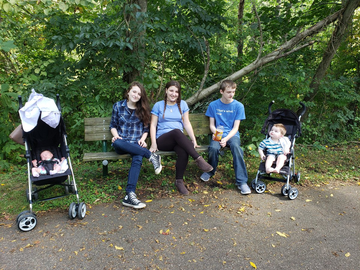 xMsBeanx's tweet photo. Five of my six kids 😍 https://t.co/trT9C1YF7W