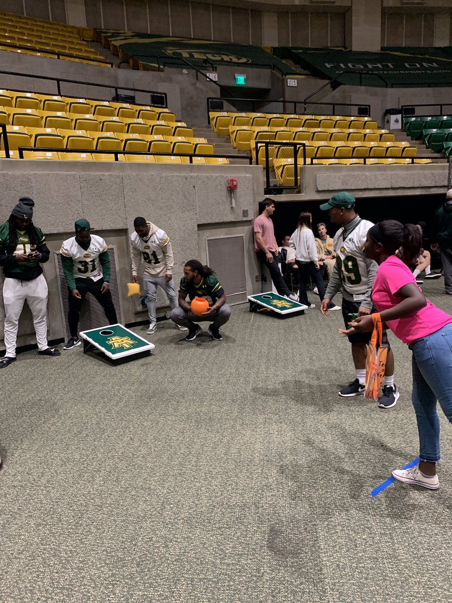 Our guys had a great time serving the community tonight at Tech-O-Ween!
#HHPhotoChallenge2019 #LinkItUp