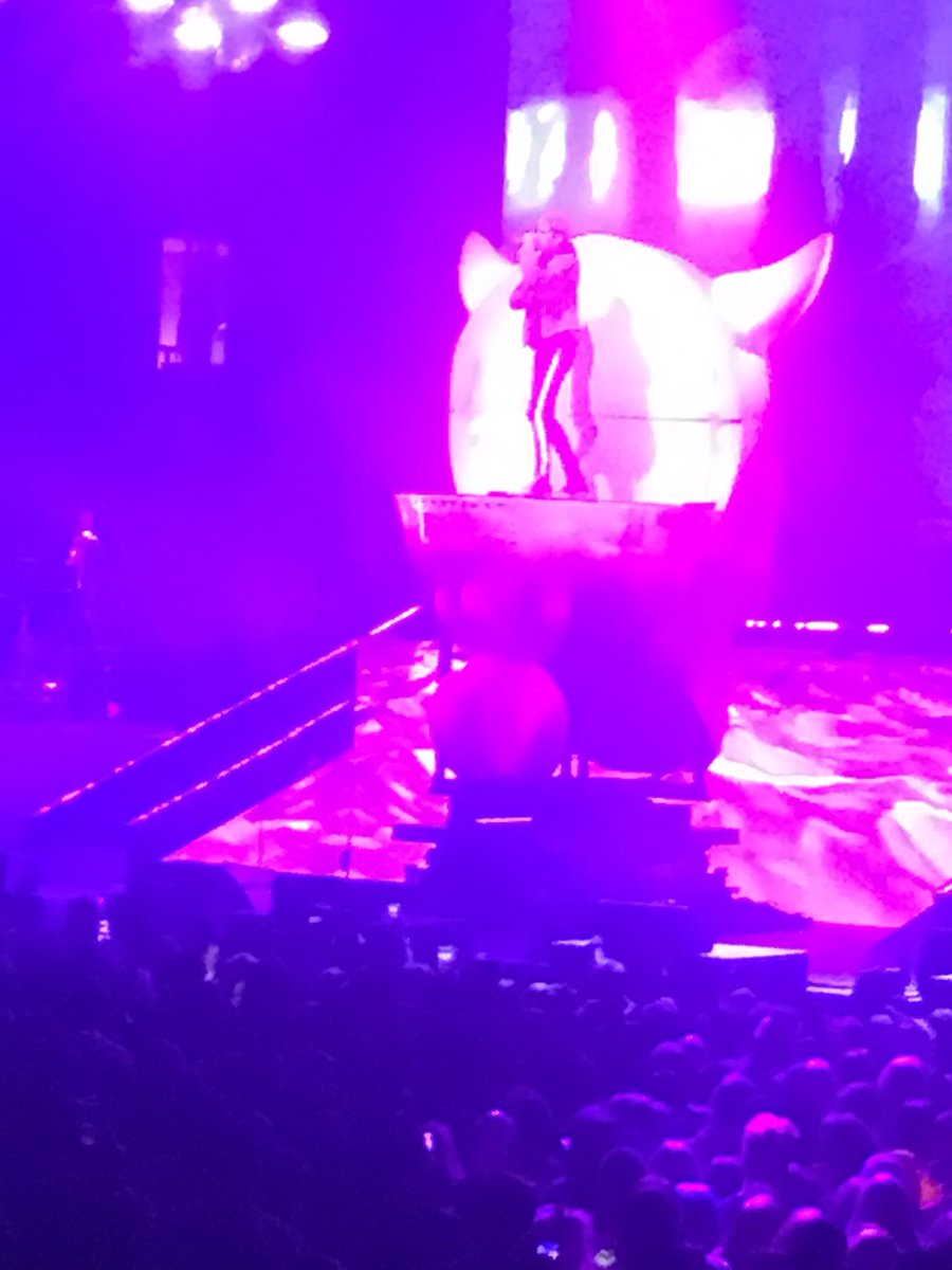 notJethroTV's tweet image. What a show @machinegunkelly 😈 #LaceUp #RapDevil