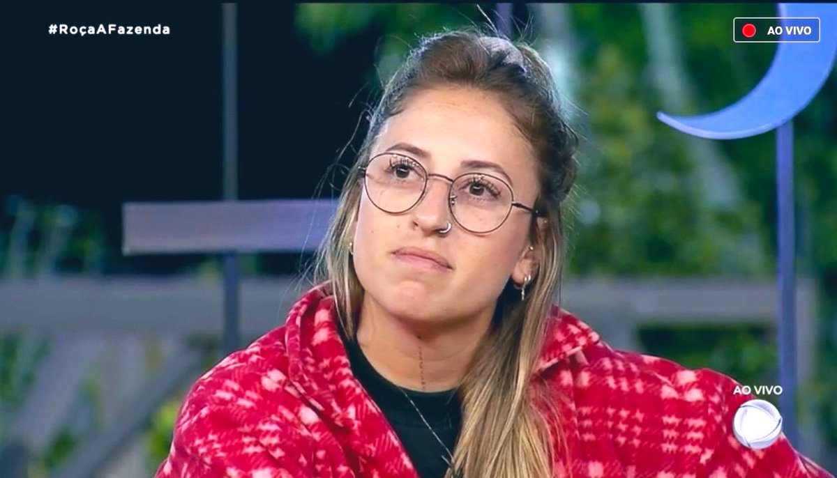 PortalRunik's tweet photo. Vocês gostaram, que a Bifão, foi eliminada? #EliminaçãoAFazenda #AFazenda11 

RT - Não 
FAV - Sim https://t.co/g6REDnhmJs