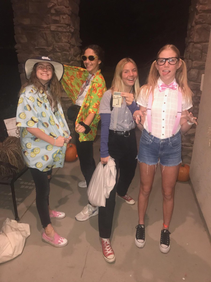 HigleyXCTF's tweet photo. Trick-or-treat. #HappyHalloween  #carrytheshield https://t.co/Q8oQs2cKYv