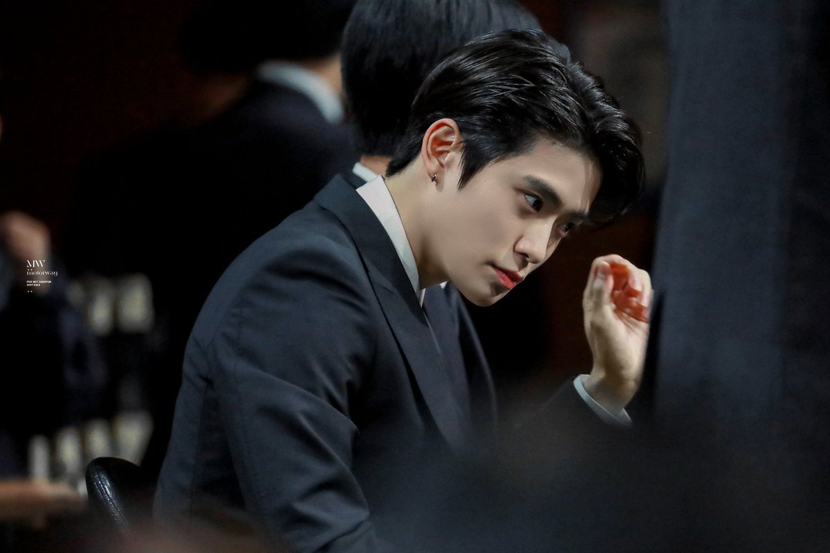 woojaepics's tweet photo. 191030 Korean Popular Culture &amp; Arts Awards
© motorway https://t.co/J0SNA4XHqp