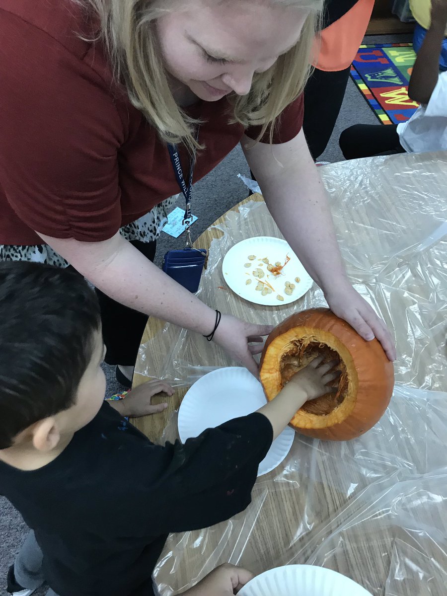 MissFennerSCES's tweet photo. Pumpkin Investigation!  We celebrated the end of our pumpkin life cycle unit by exploring the inside of a pumpkin.  We loved the sensory experience and counting the seeds!  #weareswans @SwansCreekES #pumpkins https://t.co/fMqvD9UWT1