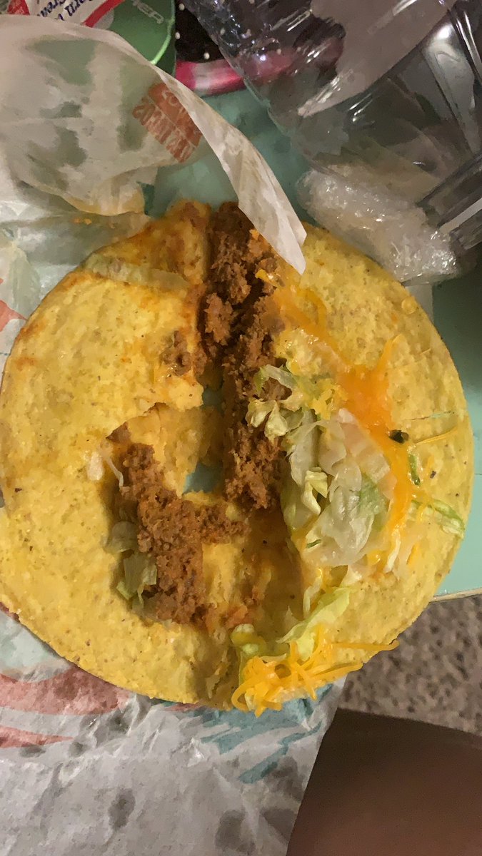 Haileyraelizzy's tweet photo. Thanks @tacobell for the saddest taco I’ve ever received. Literally falling apart and flat as a pancake. The perfect ending to a horrible day. #tacobell #fortworth    ps. They’re all like this. 😭 https://t.co/IE26RyIFQ1