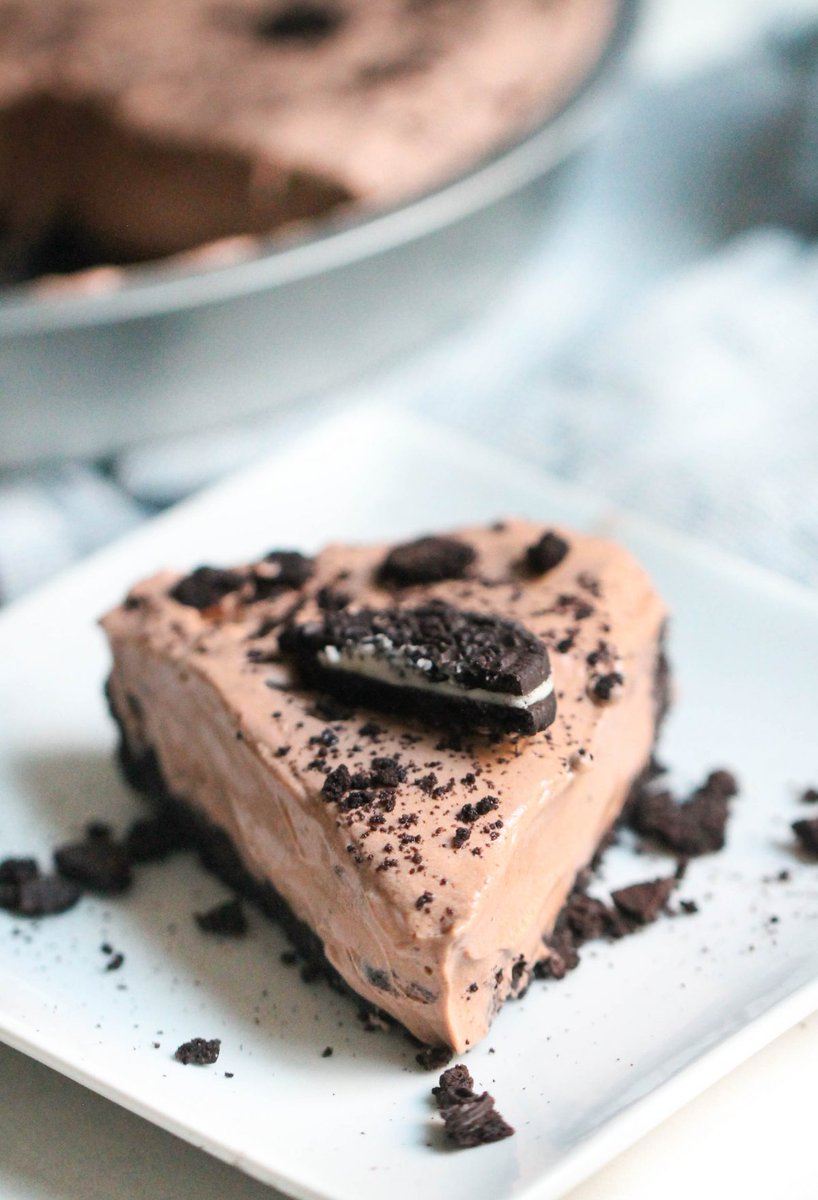 SixSistersStuff's tweet photo. Oreo Pudding Pie is a delicious, no-bake chocolate dessert with just five ingredients. Creamy, chocolatey, Oreo pie heaven is literally just minutes away!
https://t.co/6b3mL56Qqv #sixsistersstuff #oreo #pudding #puddingpie #chocolate #easydessert https://t.co/GL7GbOOcTU