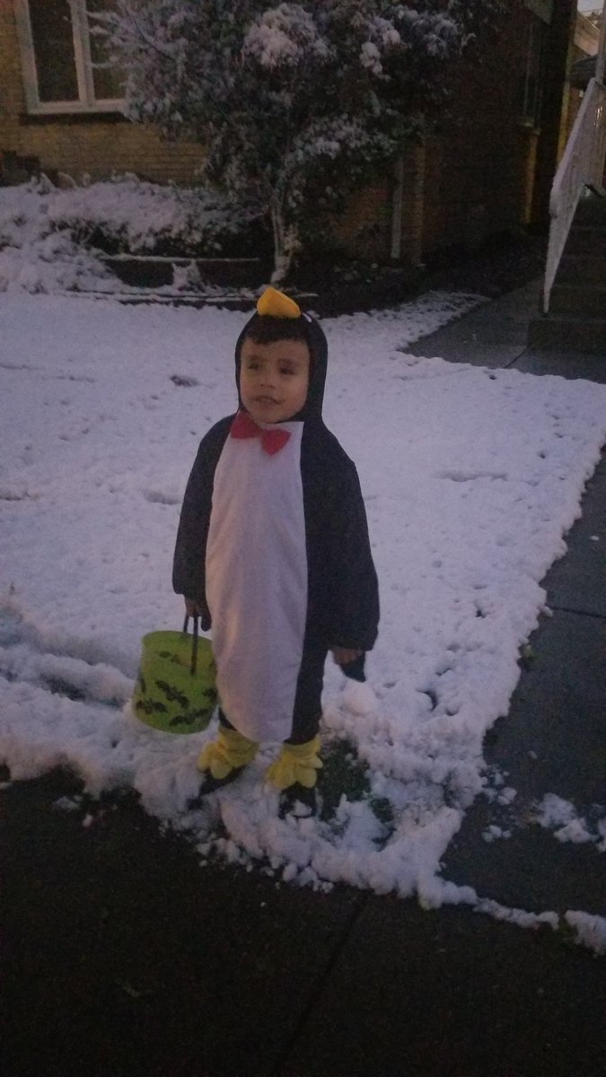 ChiRoboticsGirl's tweet image. My kids trick or treating saying Merry Halloween. #SnowInOctober #HappyHalloween #chicagoweather #MerryHalloween