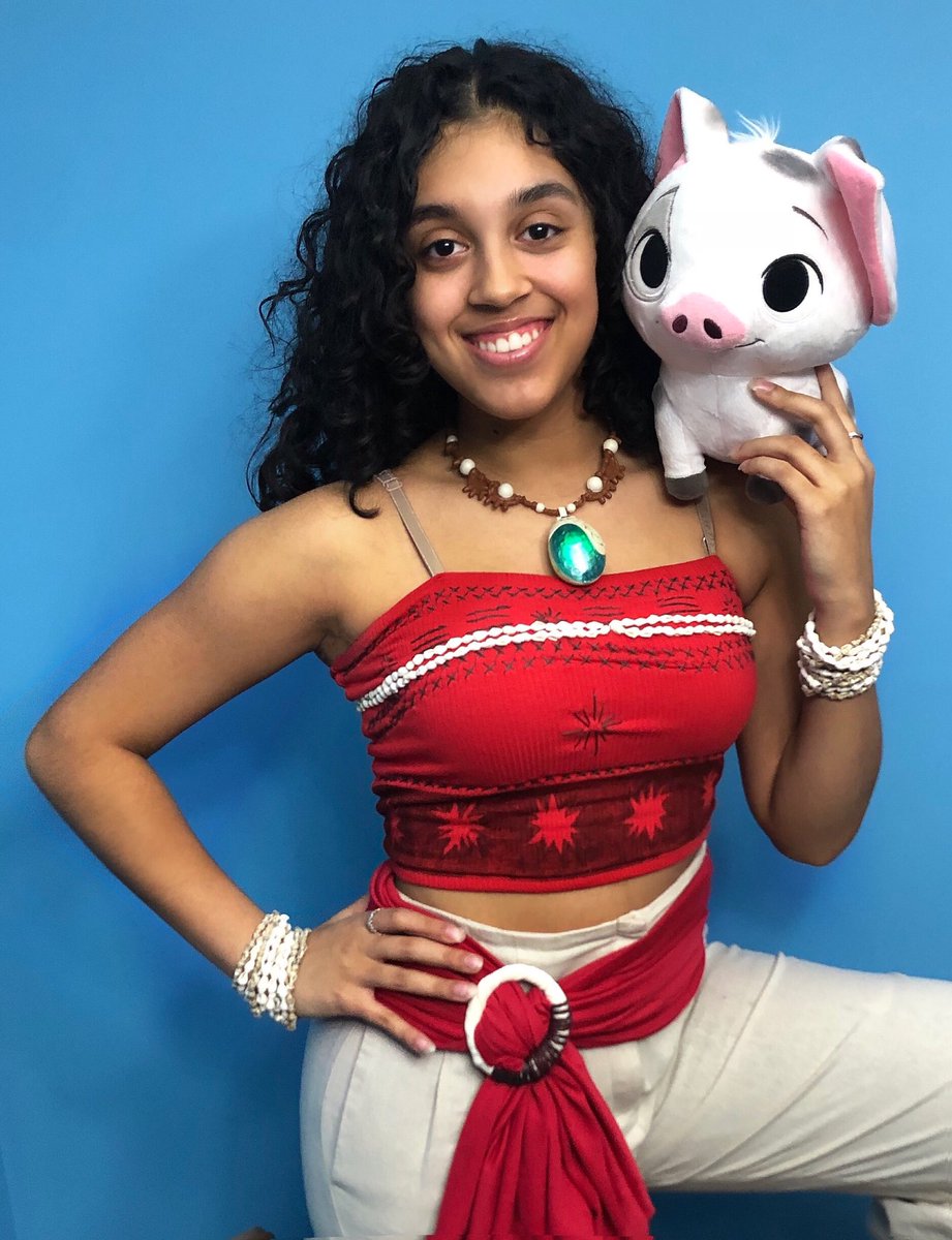Selena Zuri tweet media