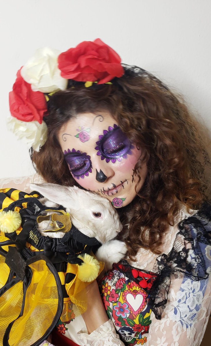 blancablanco's tweet photo. Happy halloween #bbloves 🎃 and thanks @SBRCelebrityArt https://t.co/GnIXwzgYg1