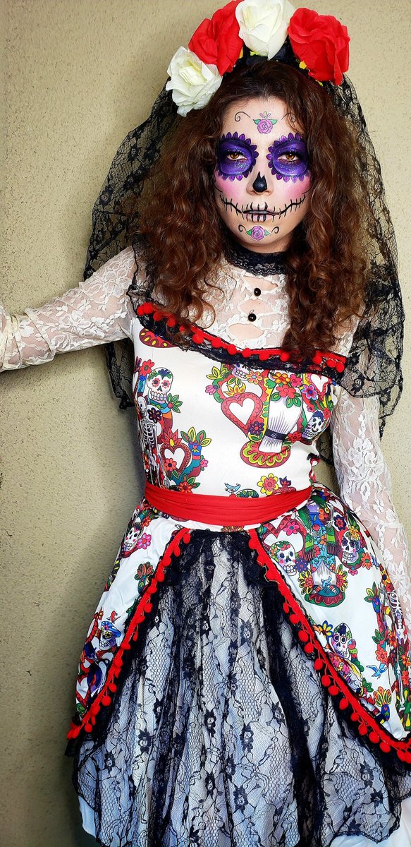 blancablanco's tweet photo. Happy halloween #bbloves 🎃 and thanks @SBRCelebrityArt https://t.co/GnIXwzgYg1