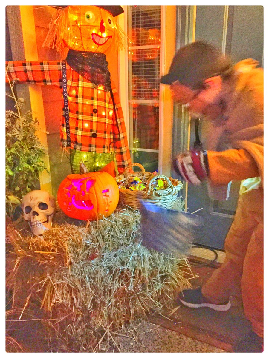 #trickortreat #FiveNightsAtFreddys