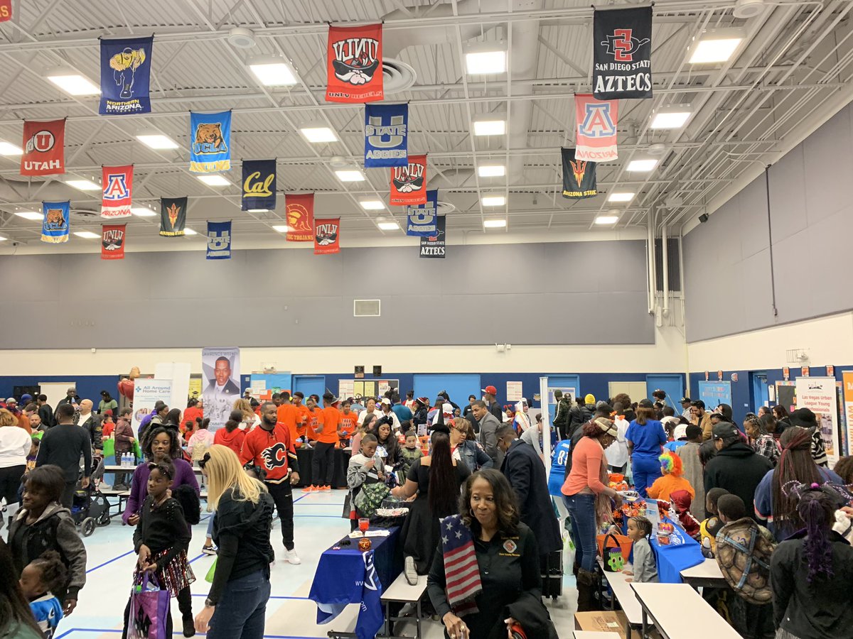 _kaylakristina_'s tweet image. Had so much fun representing @TeamJoe and @LVULYP at the Safe Night Halloween Carnival at Doolittle. Happy Halloween! 🎃