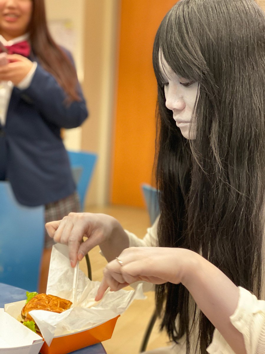 burnttoast_ty's tweet photo. I was really strugglin to consume nourishment today with all this paint on muh face...
.
.
.
#paintproblems #deadinside #thestruggleisreal #sadako #Halloween19
.
📸: @MissMurder https://t.co/3jnR8nmeZD