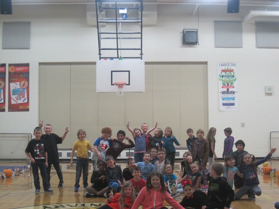 VulcanPrairiev1's tweet photo. We had so much Halloween fun today. Thanks to everyone who came to our fashion show, sent in treats and came to help with classroom activities. Safe trick or treating everyone! https://t.co/7RVxqqtEAP