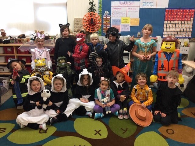 VulcanPrairiev1's tweet photo. We had so much Halloween fun today. Thanks to everyone who came to our fashion show, sent in treats and came to help with classroom activities. Safe trick or treating everyone! https://t.co/7RVxqqtEAP