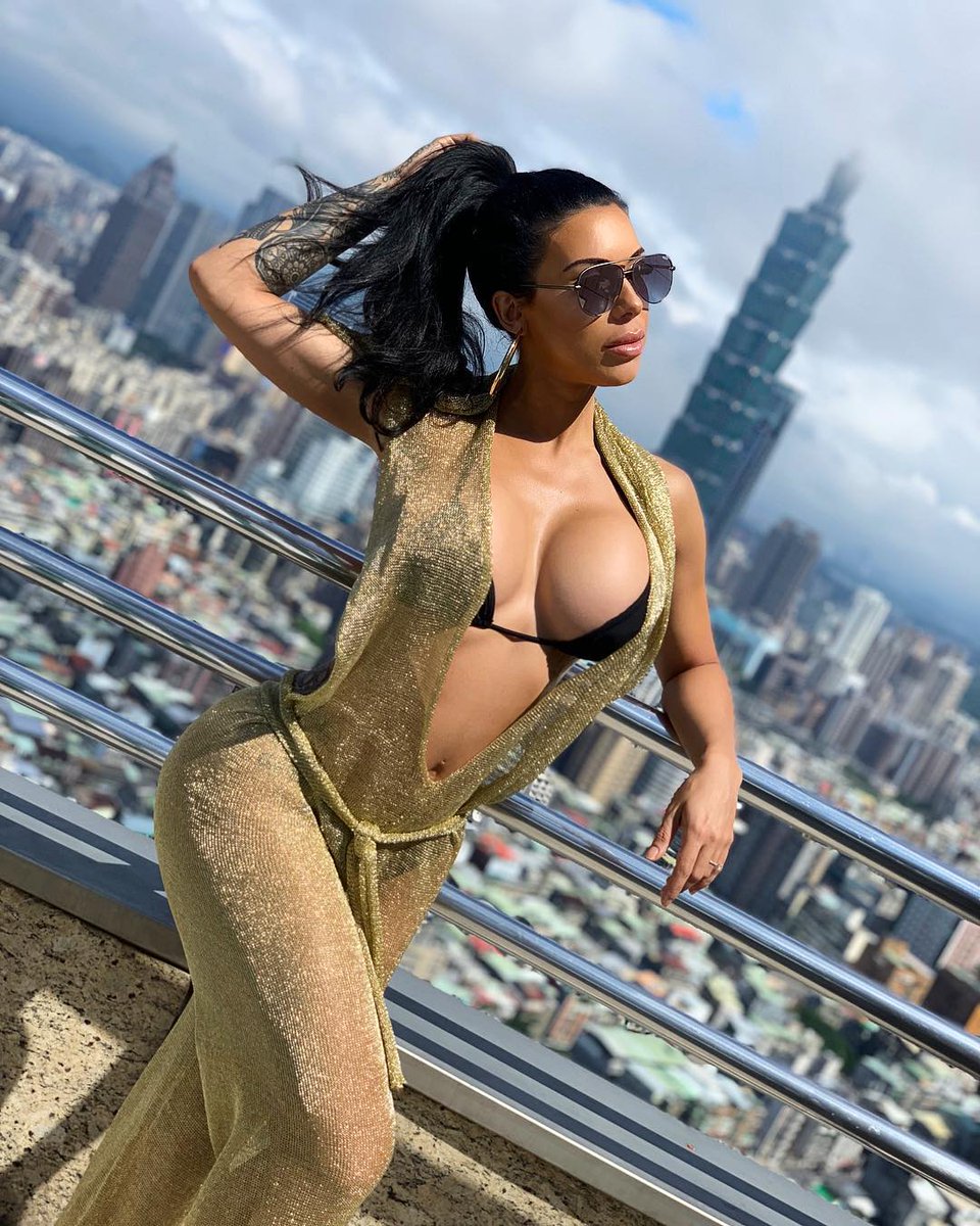 MarquezBrooke's tweet photo. I'm so damn hornyyyy.. Like my Tw and I will dm some hot just for you in private Follow me and dm #garterlover #paypalwhore https://t.co/G7U5hY0E2t