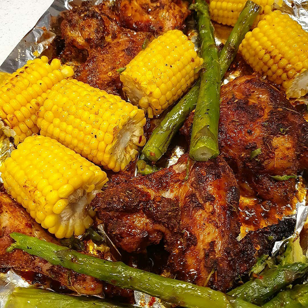 wanderlust2day's tweet photo. #easyweeknightmeals Tray roasted Portuguese chicken 🍗, Asparagus and Corn on the cob 🌽 
.
 #simplehomecooking #dinnerideas #quickdinnerideas #easydinnerideas #traybakes #trayroast  #onepanmeal #roastchickenrecipes #healthyfood  #easyhealthymeals #srilanka #lka #lk #wanderlusts https://t.co/tliaaHvtr0