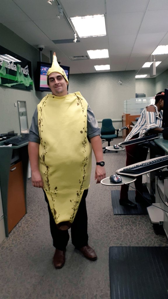 BushraManan's tweet photo. Happy Halloween! 👻🎃🍭 https://t.co/mnBZswQzrY