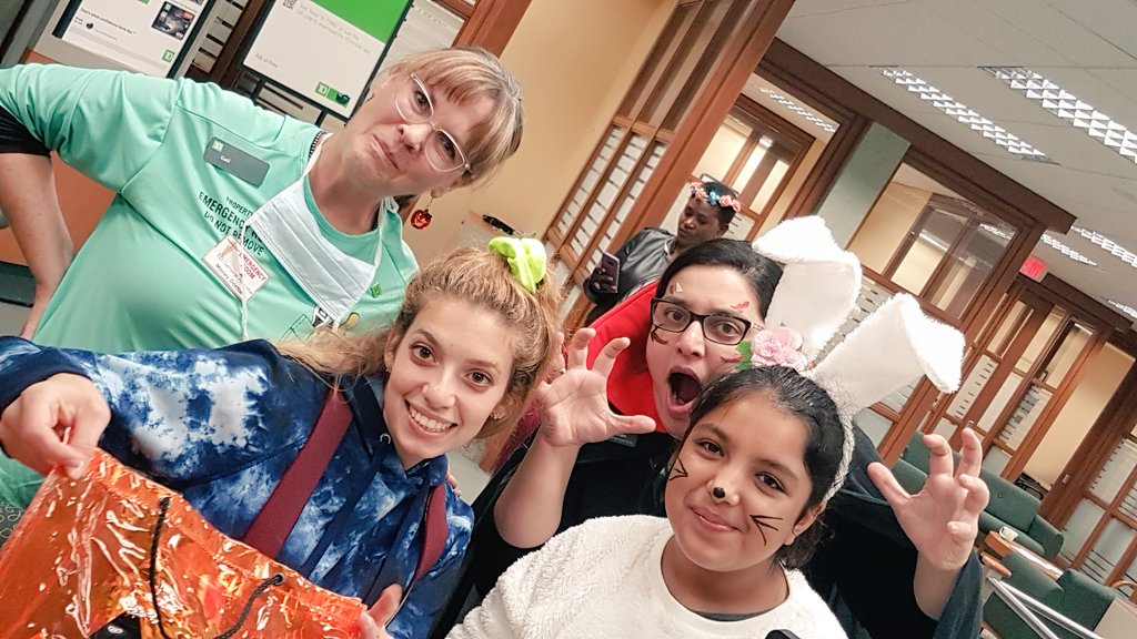 BushraManan's tweet photo. Happy Halloween! 👻🎃🍭 https://t.co/mnBZswQzrY