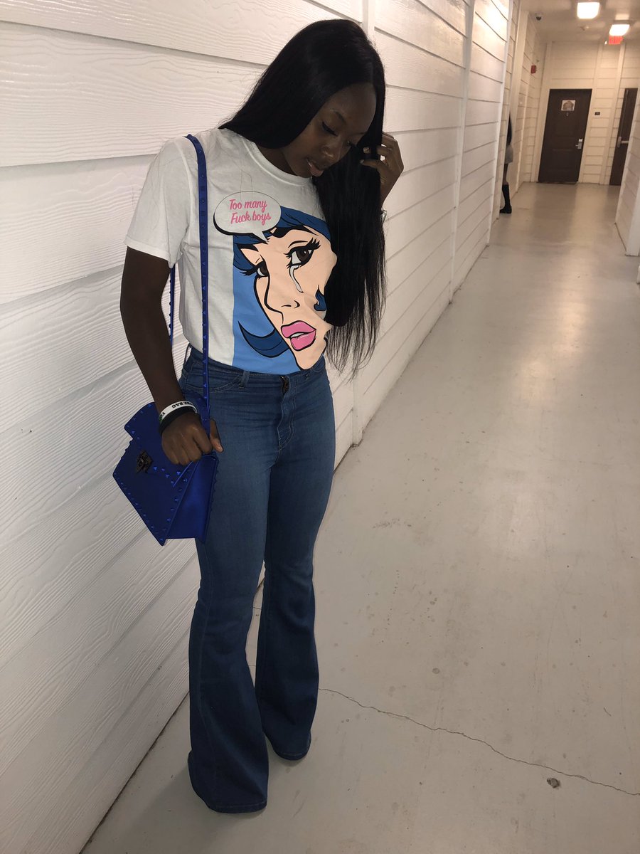 TytiannaRobins1's tweet photo. you so major they should front page ya.๐ #gramfam #hc2k19 https://t.co/m3MDj5Rj3N