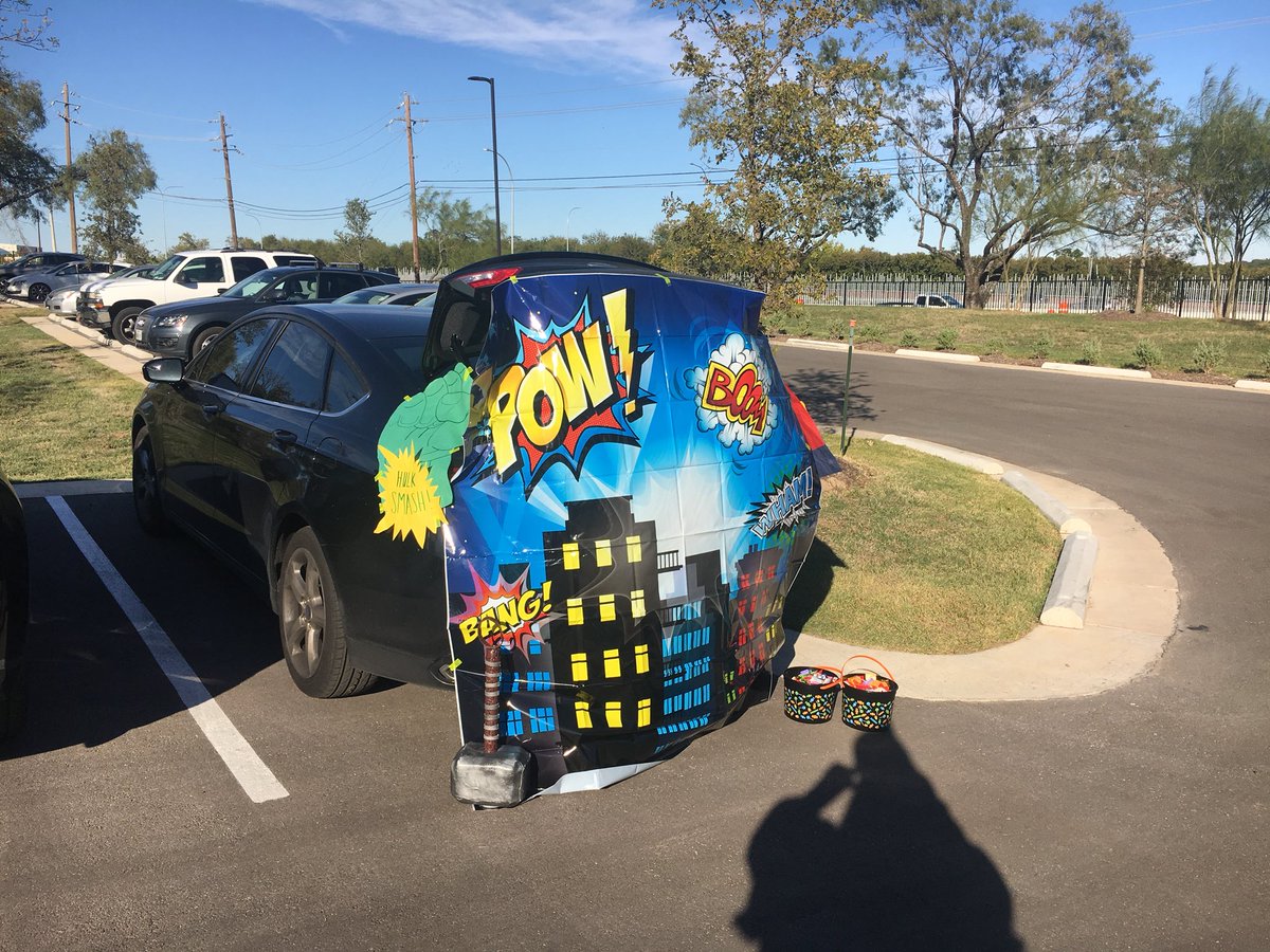 robfowler13's tweet photo. @BGCAustin what a great Halloween!  Trunk or Treat 2019 #HappyHalloween2019 #ForTheKids https://t.co/O4XUVP3nCG
