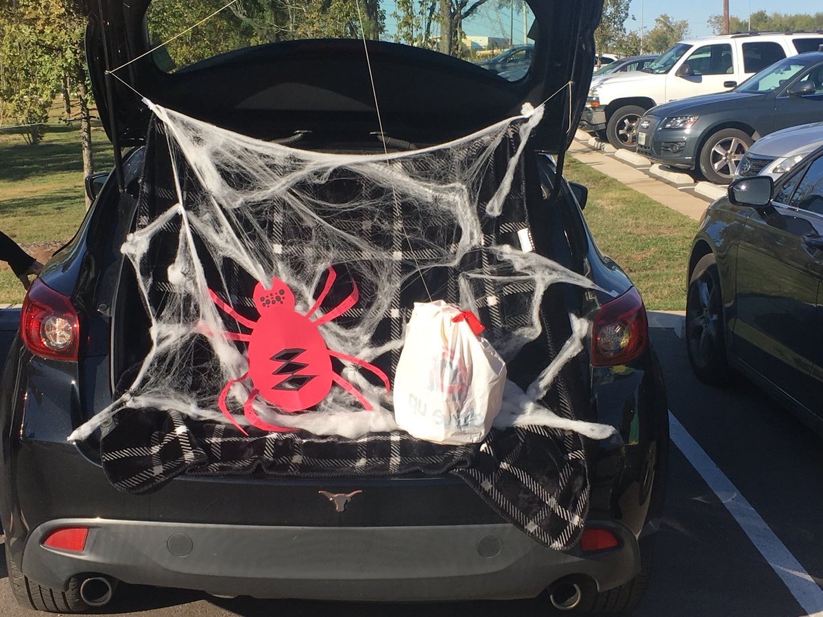 robfowler13's tweet photo. @BGCAustin what a great Halloween!  Trunk or Treat 2019 #HappyHalloween2019 #ForTheKids https://t.co/O4XUVP3nCG