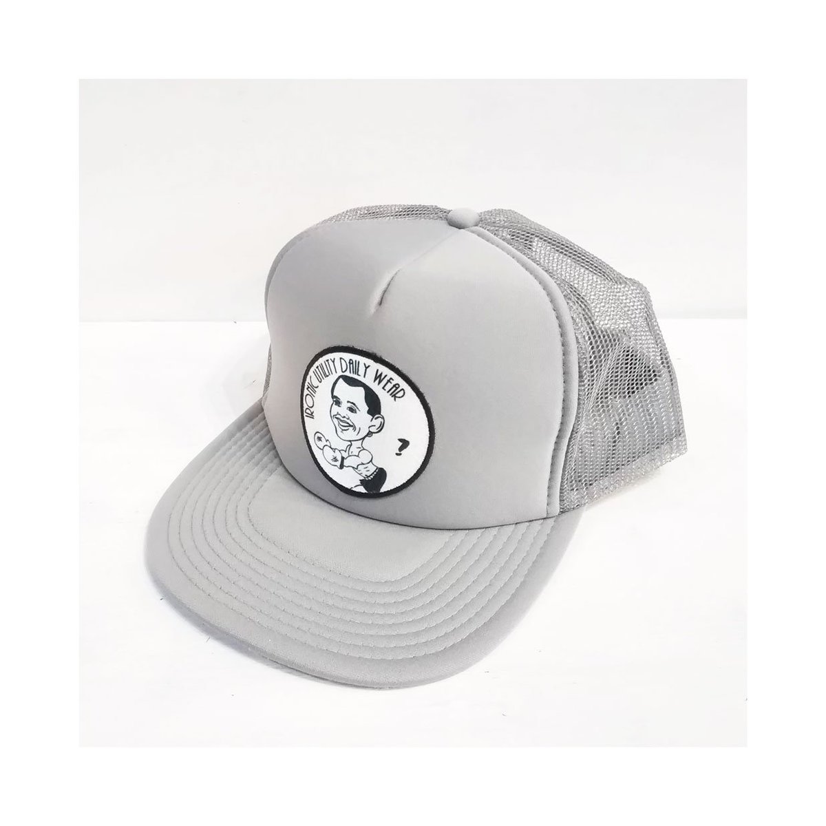 Evoluir Ironic Joy Ironic Boxer Cap White Gray アメコミを思わせるグラフィックが描かれた 伝説 のボクサーcap Evoluir Selectshop 金沢市 静岡市 Enjoy Graphicdesign 帽子 Cap メッシュキャップ Boxer ボクシング Sports