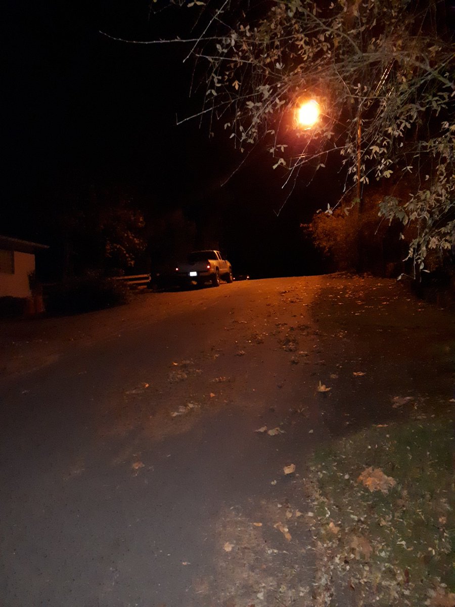 unmannedfuture's tweet photo. I don't know why we don't get trick or treaters #longdriveways #oldpeople #webuychocolatejustincase https://t.co/t8yPGGg0F7