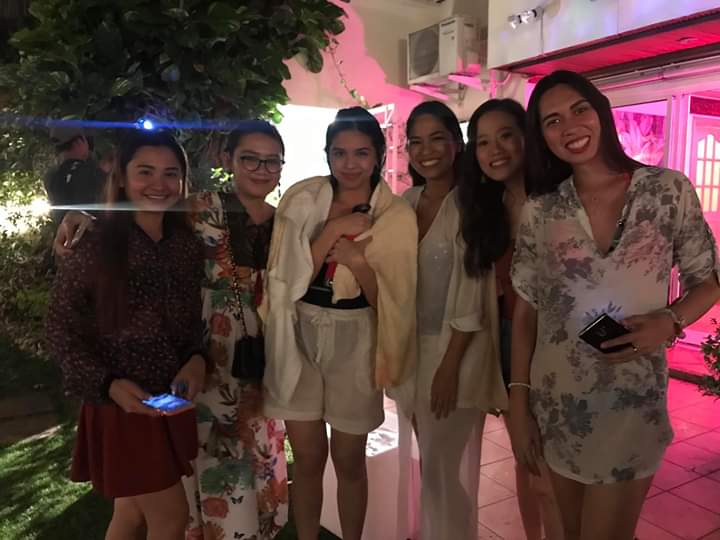 jhoeyjj's tweet photo. With deaf friends!🤗 @mainedcm 

#IsaPaWithFeelings 
#MaineMendoza https://t.co/AvMW6WPuBf