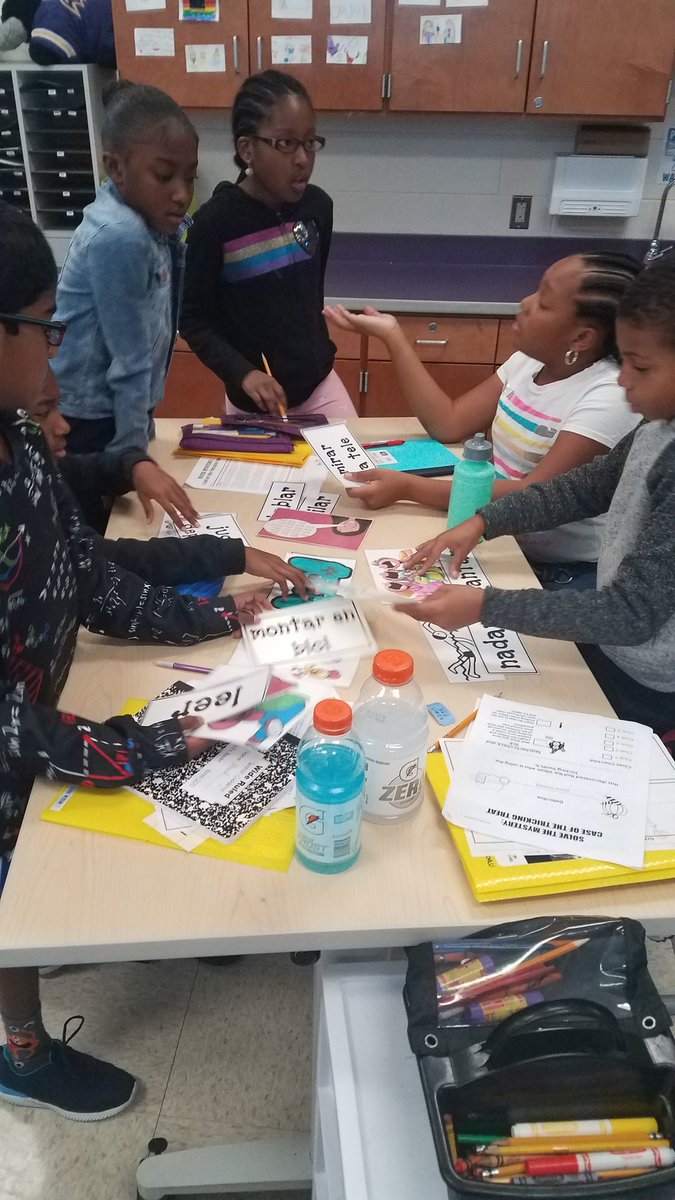 SraChupnick's tweet photo. @MrsReider_LMES's Gr4 class @LyonsMill practiced vocabulary about the activities we like to do &amp; don't like to do in Spanish with a group matching game! #LanguageIsLiteracy @OWLteamBCPS @BaltCoPS @BcpsPassport #VIVAPassport #bcpspassport @BCPS_ELA https://t.co/HG31VlIqSI