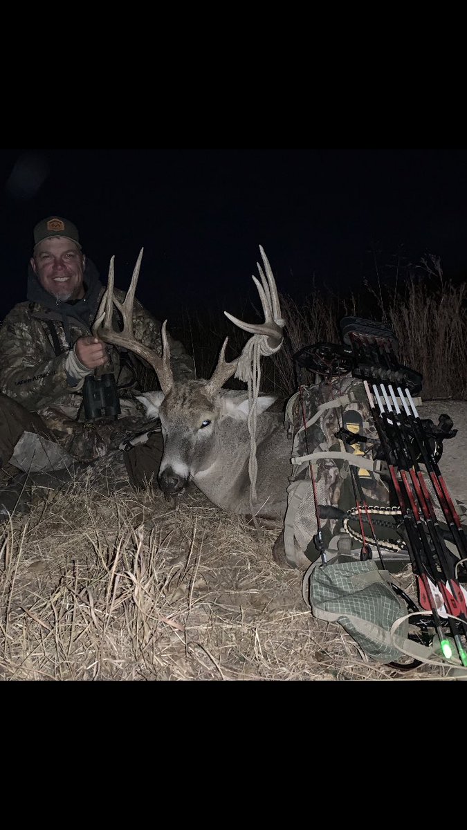 Chipper Jones on X: Got it done in Kansas tonite! Deer walked out with 6  ft of rope tangled in its horns. Crazy! Thanks to field producer, Colin  Perry and all our