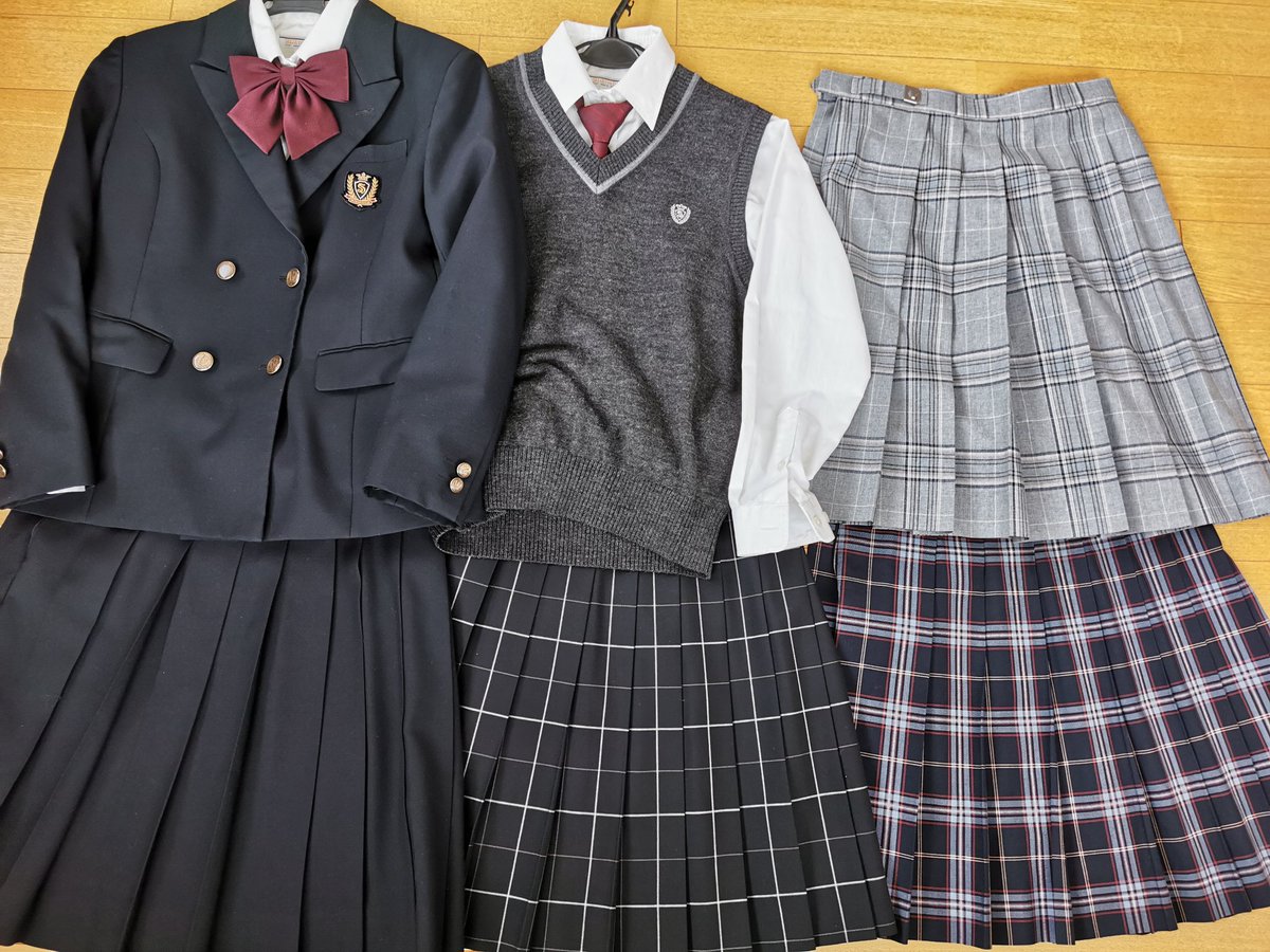 ট ইট র 制服買取 買い取り 専門店デジタルウェブ 埼玉栄高校 埼玉県 の制服 セットを買い取らせて頂きました 黒いブレザーに赤のリボン ネクタイの制服 スカート種類も豊富です デジタルウェブへお売り頂きありがとうございました 制服 学生服 制服