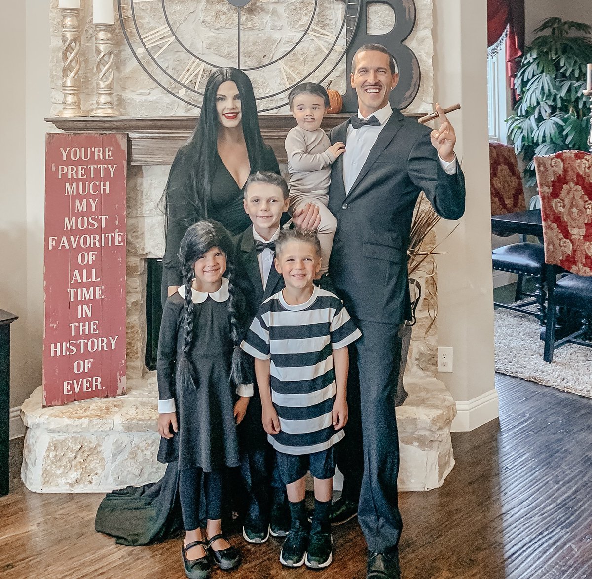 Happy Halloween from the Addams Family! 🕷 #halloween2019 #halloweencostumes #familygoals