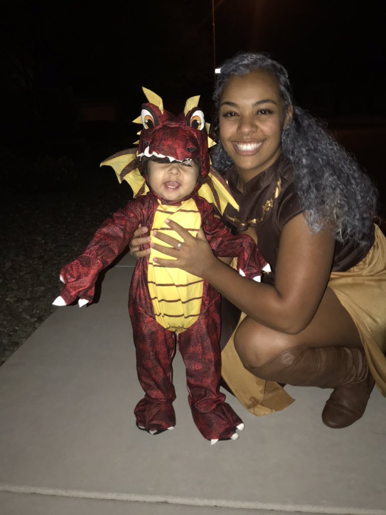 Caisha_Lee's tweet photo. Just a mother and her dragon 🧡🐉🖤 https://t.co/sSC7Jm2eUB