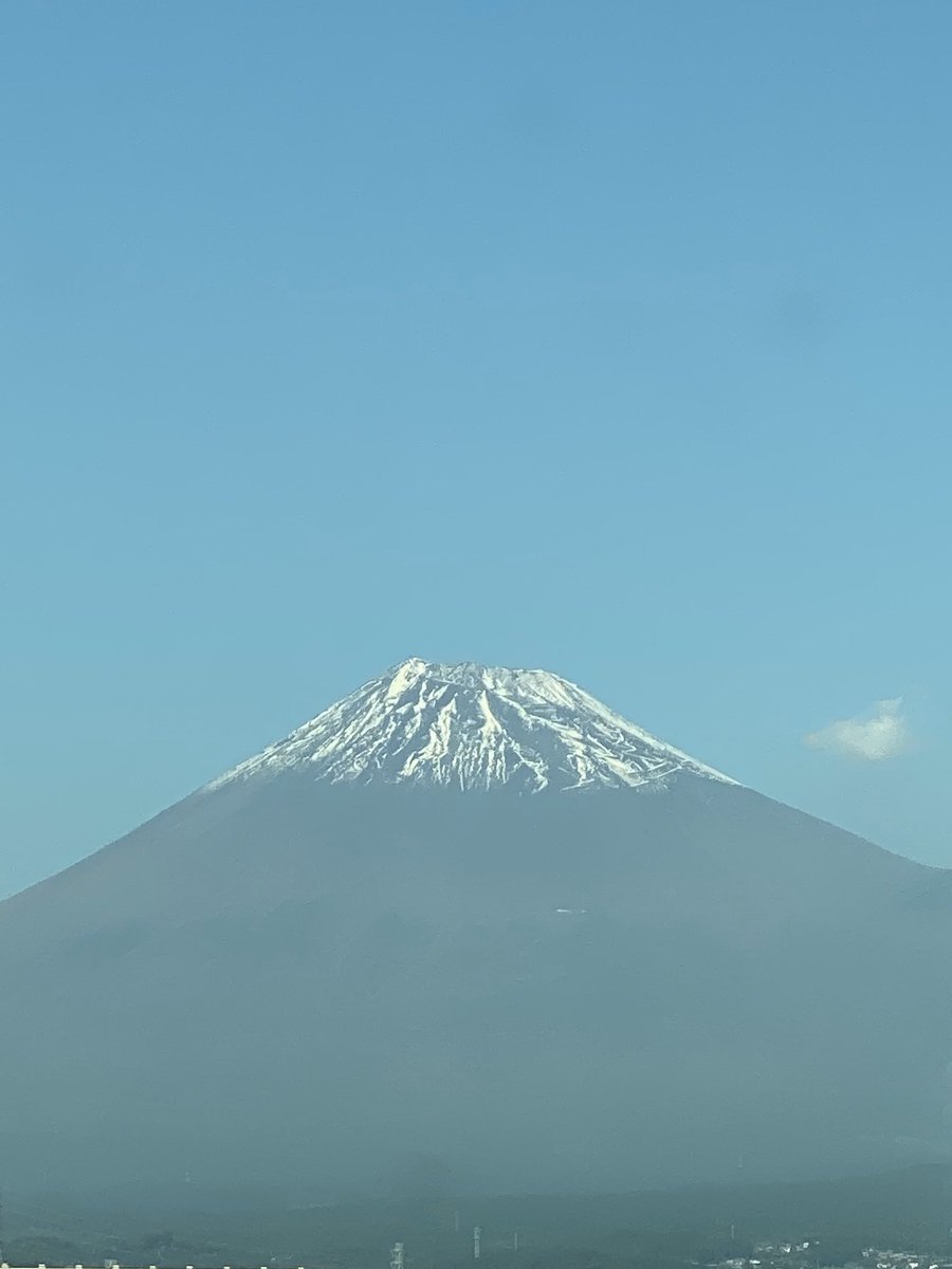 TimjwDowning's tweet photo. #mountfuji looking majestic this morning @rugbyworldcup #japan https://t.co/8EuyZtIRzN