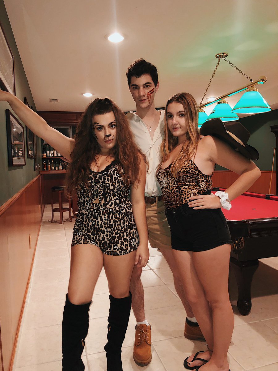 SophiaRDicapua's tweet photo. happy halloween 🎃 https://t.co/UFCxSK2glG