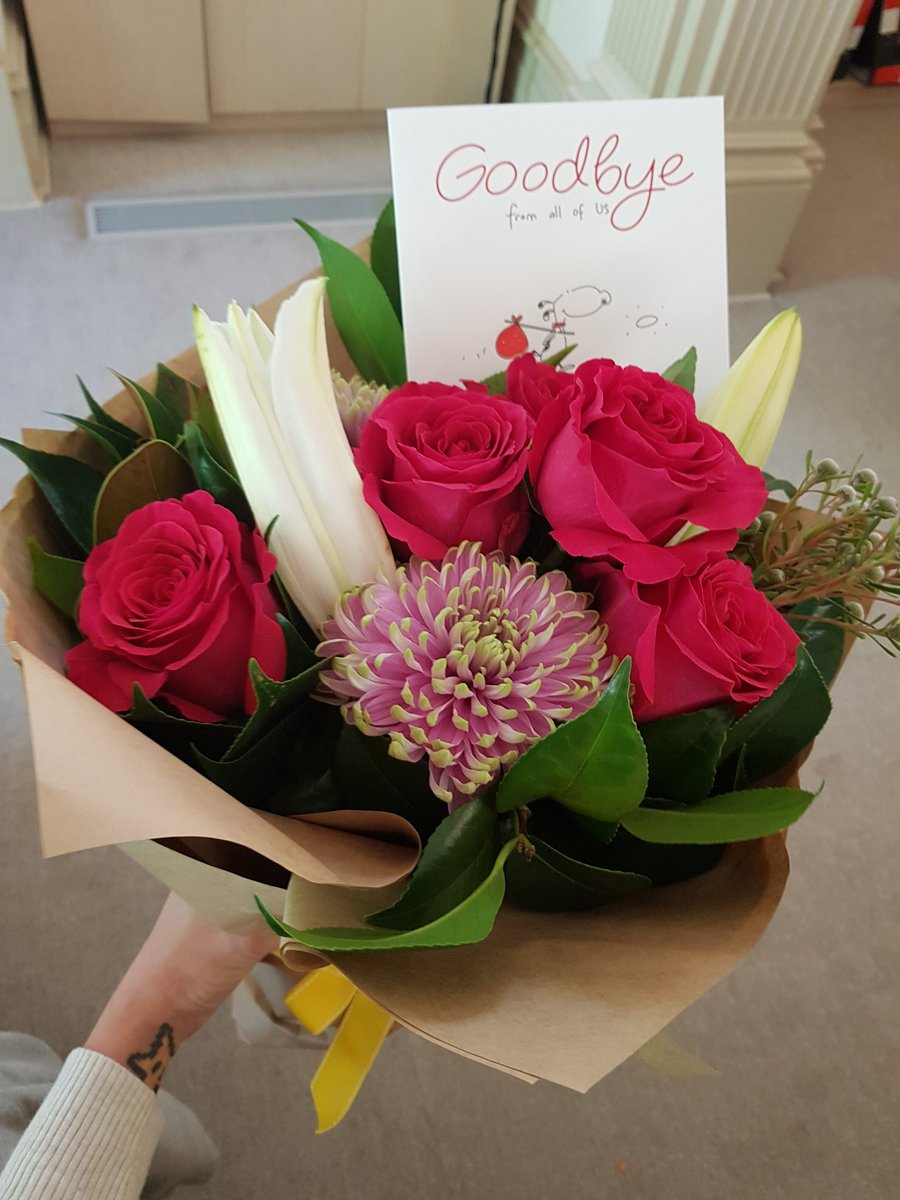 splucy's tweet photo. It's my last day at work. I say goodbye to this hectic life and go balls deep into full time streaming. I got given a card and a bunch of flowers. The card made me break down. π Damn emotions.
#fulltimestreamer #imscaredaf #help #sacrifices #emotionalaf https://t.co/pN9C0ueslZ