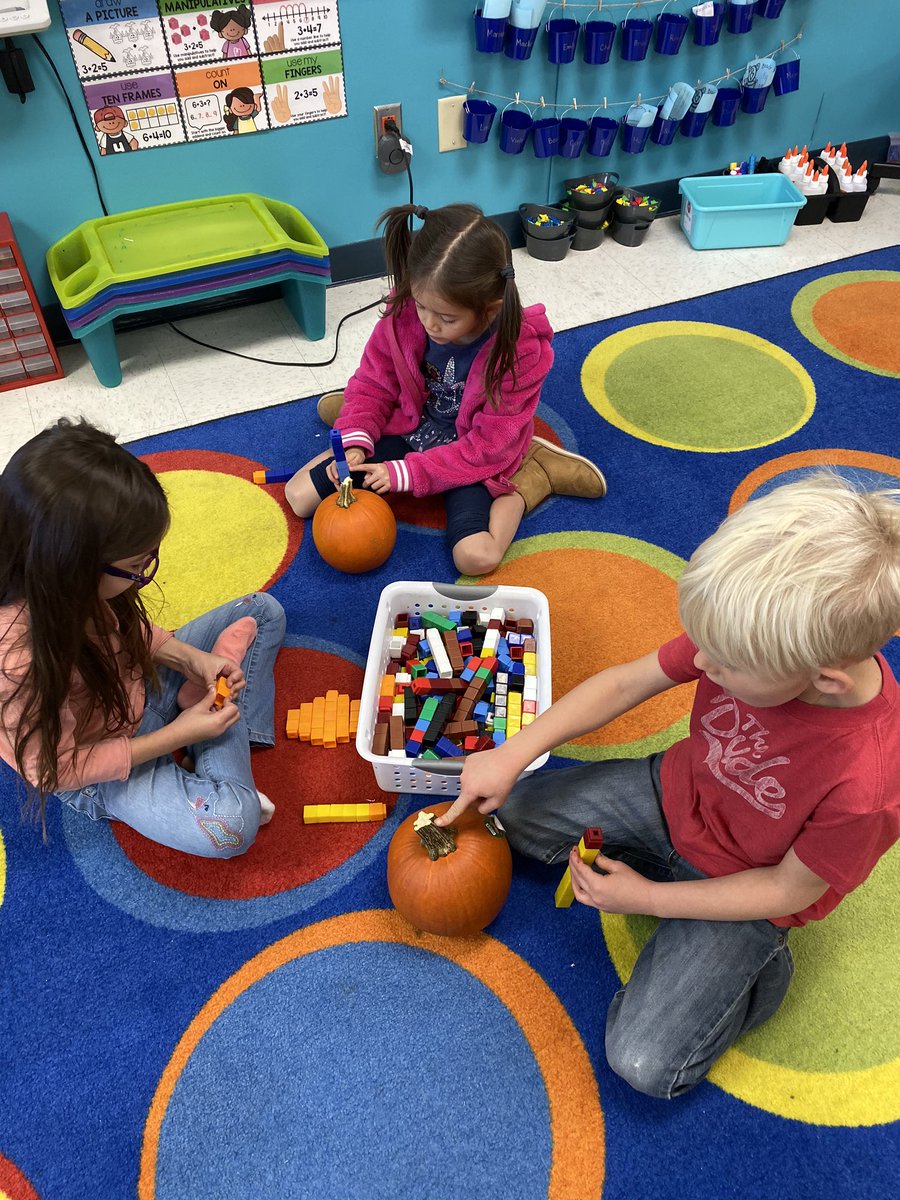 Mrs_Bowe's tweet photo. #HalloweenFun #1stIsOnPoint @FairOaksRanchES! #learning #exploring #investigating #WeAreBoerneISD #WeAreFORES @BoerneISD https://t.co/B9s7bLqpFB