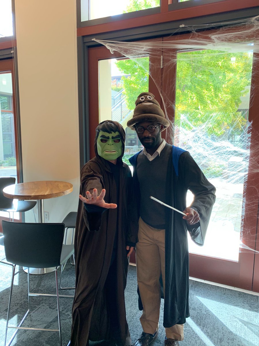 I promised my students I would dress up like a Waste Wizard to live up to @cenmag's moniker from #Talented12. I delivered. Also featured: Postdoc Lucas Dong. Thanks for the costume idea @lisamjarvis @l_wang_cen @mmtorrice! #TarpehLab #HappyHalloween2019 shorturl.at/horI7