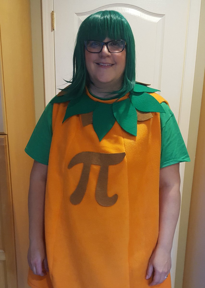 anitakgordon's tweet photo. Happy Halloween. 🎃 #pumpkinpi https://t.co/X41HkpZ6hq