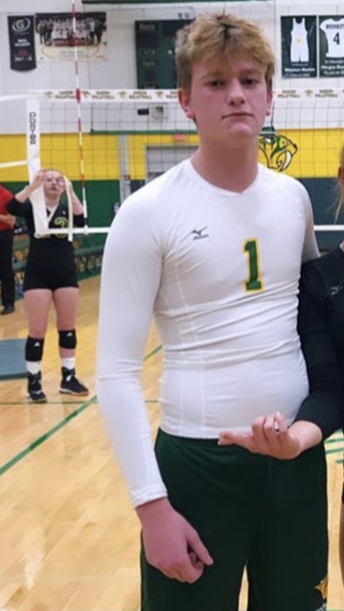 bums_chs's tweet photo. Makes up for the lack of balls on the boys at your school https://t.co/6X9FX2OvTv