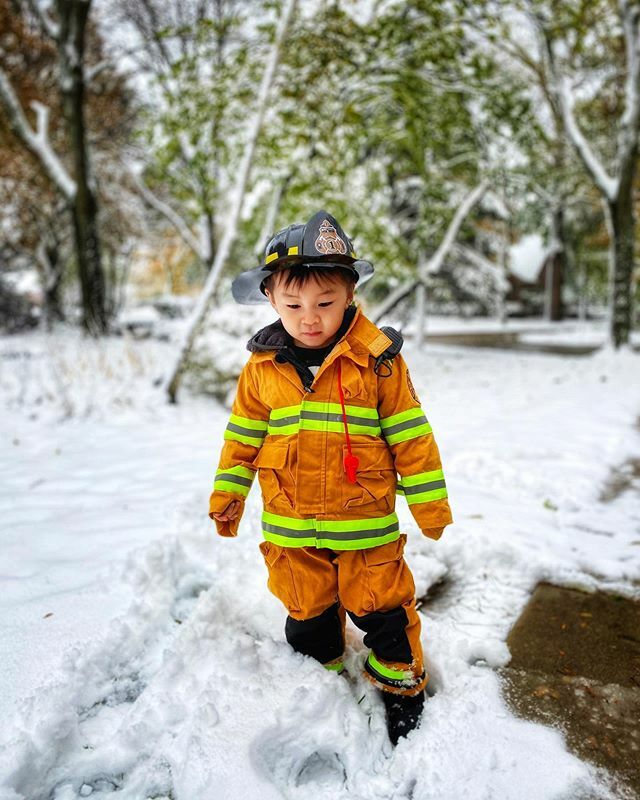 THE FIREFIGHTER AND THE SNOW
This is Halloween in Chicago. I'm glad one of us is excited for the snow. Thanks @lincolnjyoon for giving your dad your hard earned candies with your cuteness! 😉
.
#halloween2019 #snowstorm2019 #fireman #firefighter #ipho… ift.tt/34nFFdM