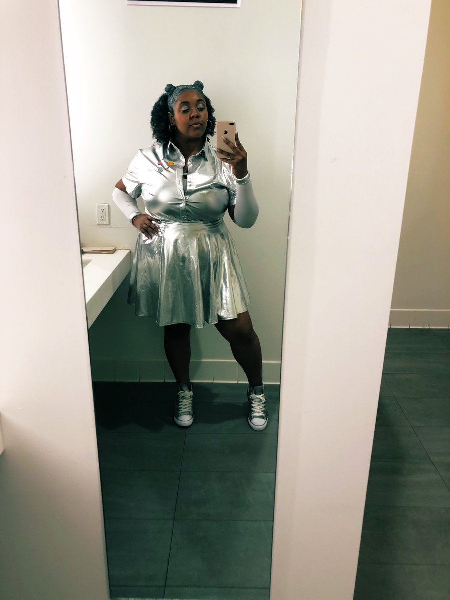 UncleRichardJr_'s tweet photo. #spacebitch https://t.co/mP3KGKddDC