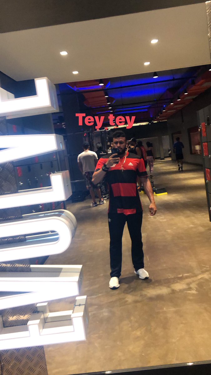 #Evolve que academia top na moral só vem monstro.!