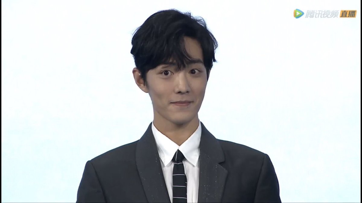 WeTVThailand's tweet photo. พี่จ้านในงาน #Tencent2020 แพ้ บอกเลยว่าแพ้ ยิ้มเล็ก ยิ้มน้อยคือฮรือออออ ใจน้องมะไหววววว❤️

#WeTVth
#ครบกว่าที่คิด
#ไม่มีเหงาเข้าWeTV
#XiaoZhan #เซียวจ้าน https://t.co/H4c7mjMiQI