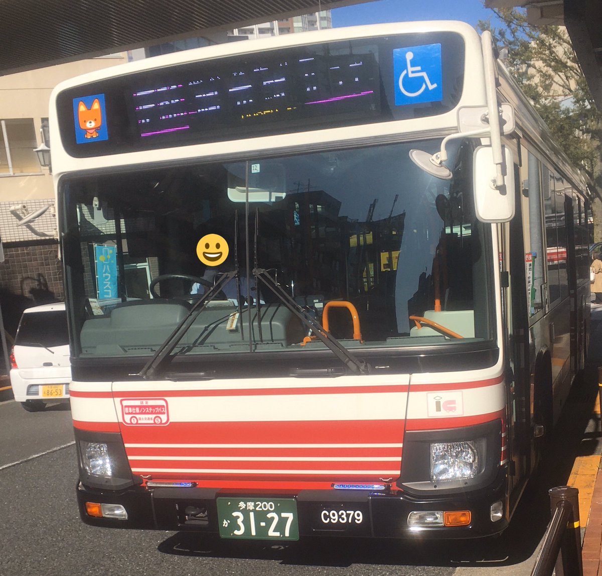 ミーハー属性no 9 小田急バス 鷹56 三鷹駅 調布駅なう 三鷹駅 京王線を結ぶ3路線の中では1番本数が多い路線 吉06と対を成します 車両は武蔵境営業所の新型エルガ 16 C9379 フルカラーledはショッキングピンクです 軽快かつ快適に調布駅へ