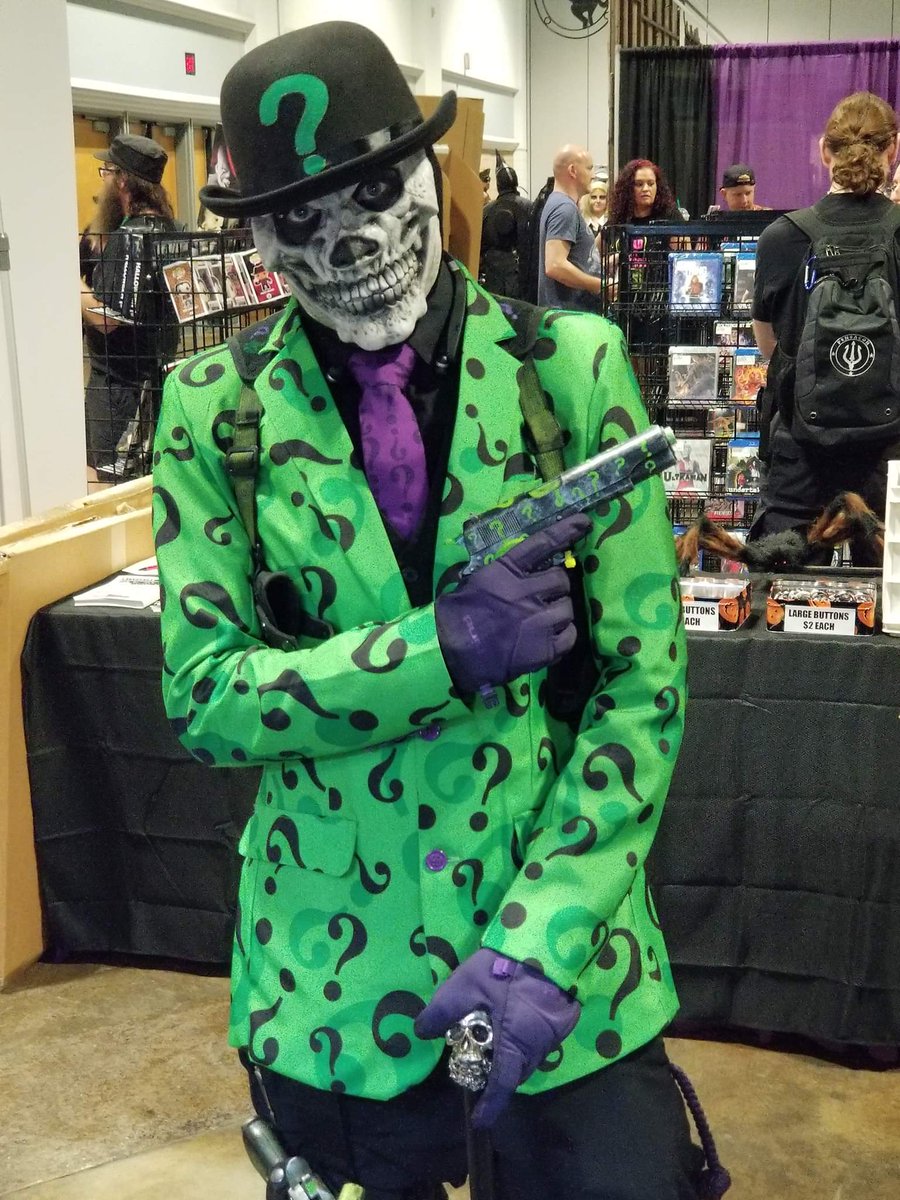 gotham_cosplay's tweet photo. Be ready to answer some riddles and face your fears with #riddler and #scarecrow  at #spookyempire #thegothamunderground

📸Shellane D. https://t.co/0HZzsF8bP3