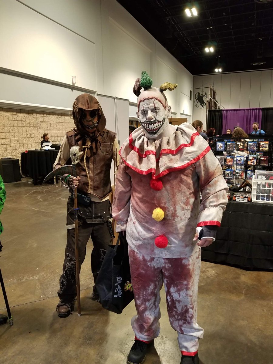 gotham_cosplay's tweet photo. Be ready to answer some riddles and face your fears with #riddler and #scarecrow  at #spookyempire #thegothamunderground

📸Shellane D. https://t.co/0HZzsF8bP3