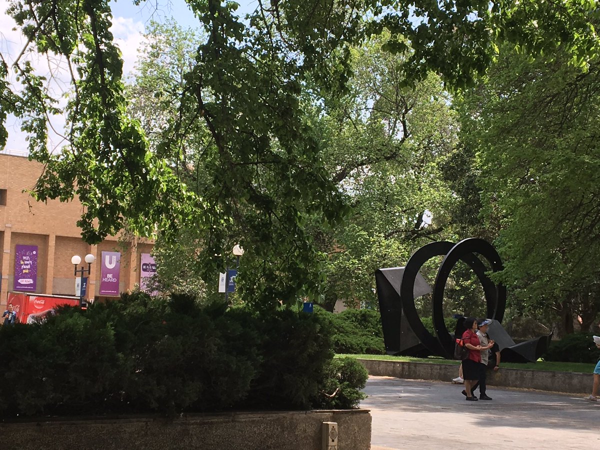 semontis's tweet photo. A nice #outdoor day today at @unimelb #MCsq with @CaboAntonija https://t.co/ln6JGgQrvL