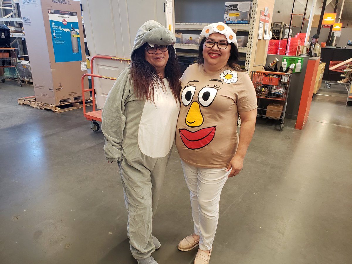 RuthAlv6883's tweet photo. Happy Halloween from #team6883 @crazydaisy1003 https://t.co/UfuEekkQ6X